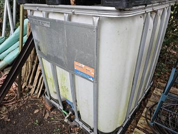 Watertank met Gardena aansluiting 1000 liter 2 stuks beschikbaar voor biedingen