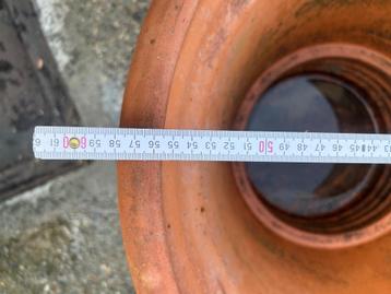 Terracotta bloempot beschikbaar voor biedingen