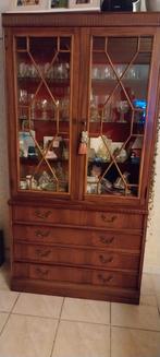 Vitrinekast in kerselaar, Ophalen