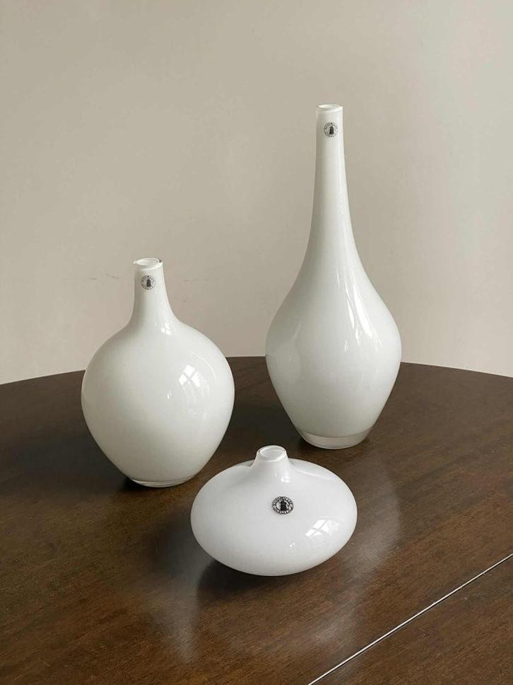 Witte IKEA SALONG vazen glas, Huis en Inrichting, Woonaccessoires | Vazen, Zo goed als nieuw, Wit, Minder dan 50 cm, Glas, Ophalen of Verzenden