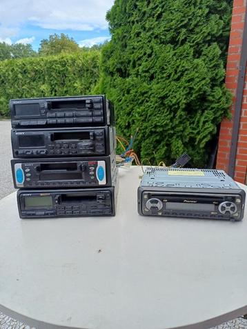 5 autoradio's, 12V 300W versterker, koptelefoons v.a. €5/st beschikbaar voor biedingen
