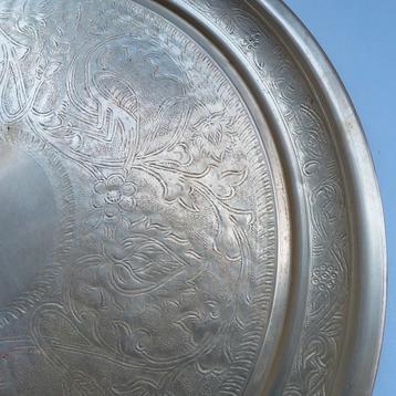 Groot koperen dienblad.  Diameter: 49 cm beschikbaar voor biedingen