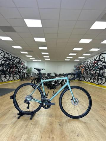 200km Specialized Aethos Pro Di2 Carbon Disc Racefiets beschikbaar voor biedingen