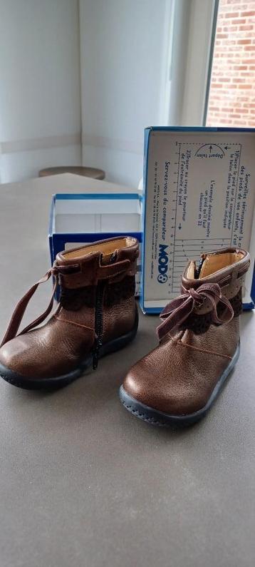 Kinderschoenen  beschikbaar voor biedingen