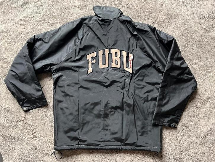 FUBU scholieren jas, Kleding | Heren, Jassen | Winter, Gedragen, Maat 52/54 (L), Zwart, Ophalen of Verzenden