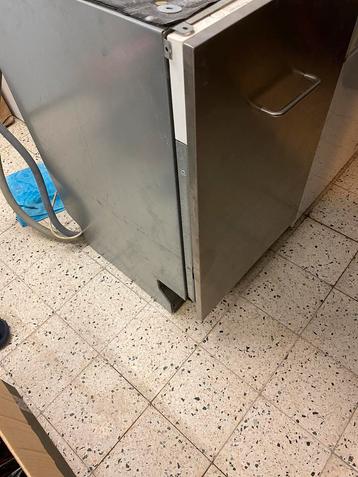 Réfrigérateur avec congélateur et lave-vaisselle 