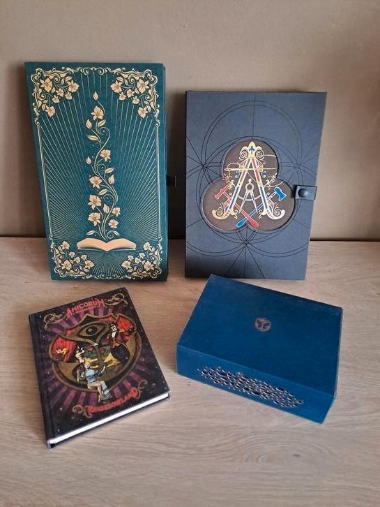 Lot Tomorrowland 2017 2018 2019 2023 in nieuwstaat, Collections, Collections complètes & Collections, Enlèvement
