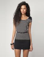 Zwart-wit gestreept tshirt van Bershka - Maat medium, Kleding | Dames, Ophalen of Verzenden, Wit