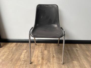 Kunstleren stoel met extra groot zitvlak beschikbaar voor biedingen