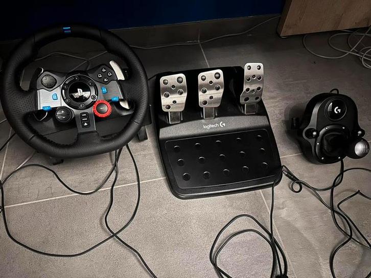 G29 driving force racing wheel + manuele shifter, Games en Spelcomputers, Games | Sony PlayStation 5, Ophalen