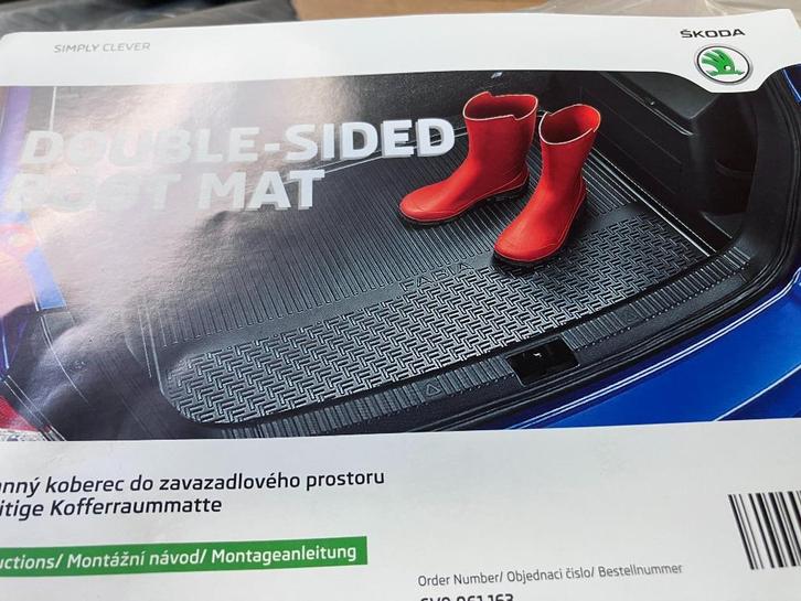rubber en stof koffermat skoda origineel en nieuw!!, Auto diversen, Kofferbakmatten, Nieuw, Ophalen