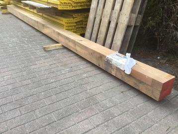 Houten balk beschikbaar voor biedingen