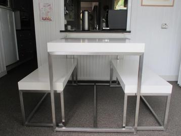 mooie eettafel  beschikbaar voor biedingen