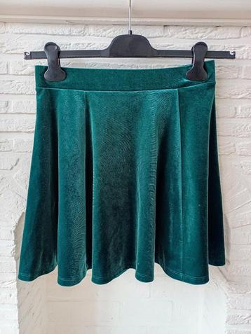 Groen velvet rokje beschikbaar voor biedingen