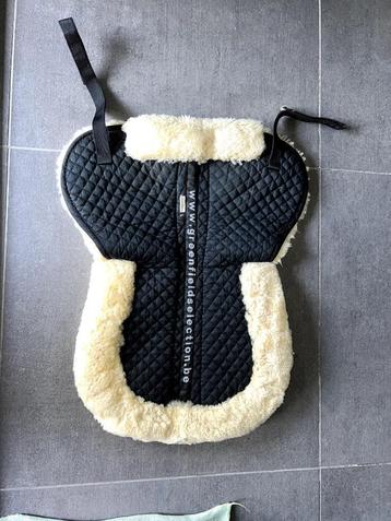 Tapis de selle pour chevaux à vendre disponible aux enchères