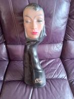 Buste publicitaire en plâtre., Enlèvement