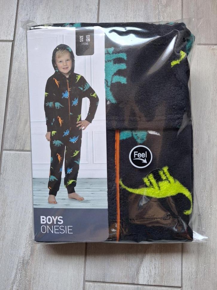 ★ M122/128 - Nieuwe Onesie Dino, Kinderen en Baby's, Kinderkleding | Maat 122, Nieuw, Jongen, Nacht- of Onderkleding, Ophalen of Verzenden