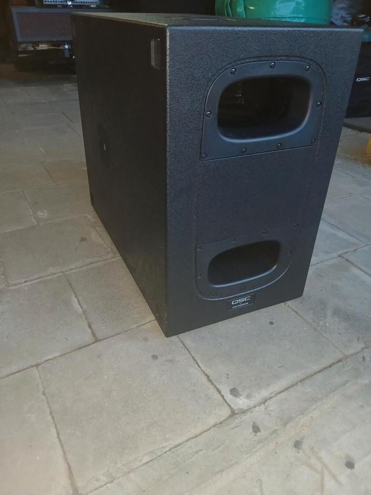 2 qsc baskasten KS212C, Audio, Tv en Foto, Luidsprekerboxen, Subwoofer, Ophalen