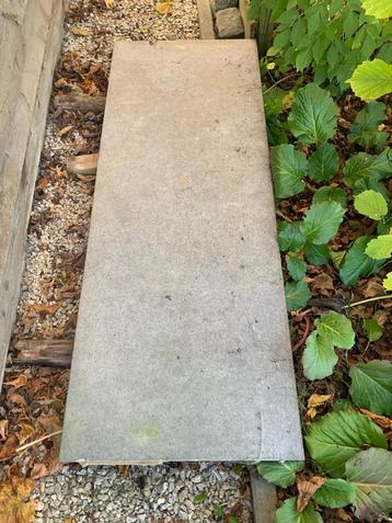 Arduinen deksteen beschikbaar voor biedingen