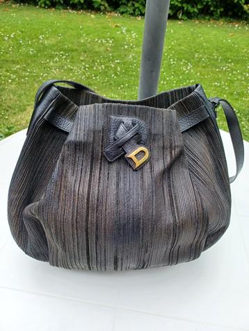 DELVAUX Vintage geweven leren tas met marineblauw logo beschikbaar voor biedingen