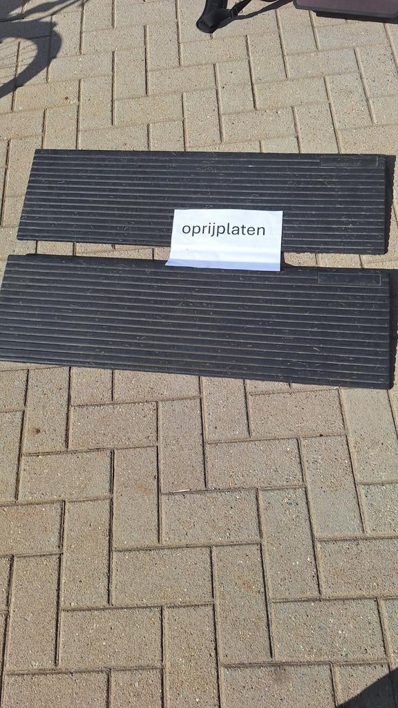 2 oprijplaten, Bricolage & Construction, Panneaux solaires & Accessoires, Enlèvement