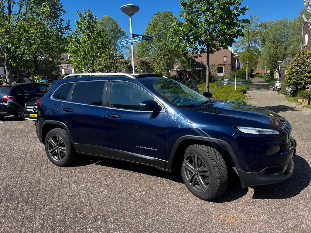 Jeep cherokee full options!, Auto's, Jeep, Automaat, Navigatiesysteem, Zwart, 4 cilinders