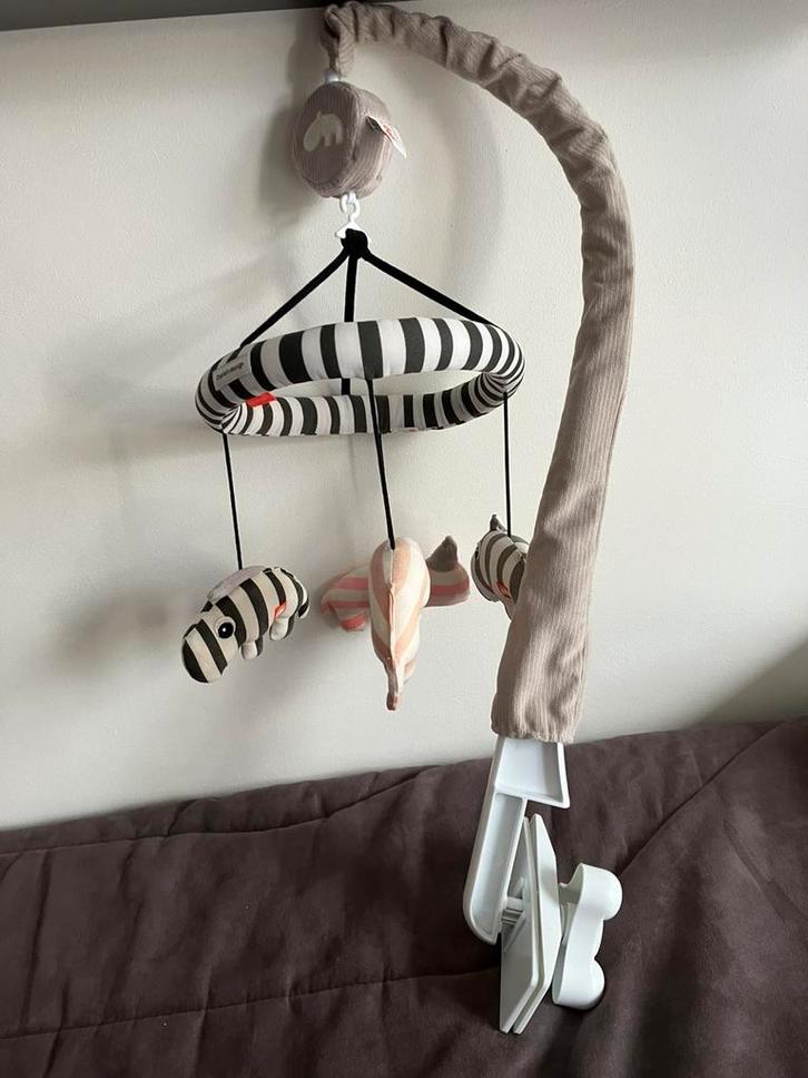 Muziekmobiel Done By Deer, Kinderen en Baby's, Speelgoed | Babyspeelgoed, Zo goed als nieuw, Mobiel, Met geluid, Ophalen of Verzenden