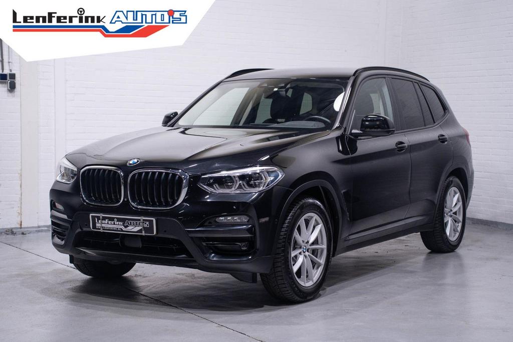 BMW X3 sDrive18d High Executive Nap navi Camera 360 Apple Ca, Auto's, BMW, Zwart, Navigatiesysteem, Zwart, Bedrijf