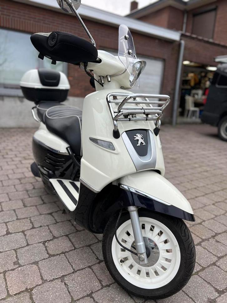 Scooter Peugeot django klasse A, Fietsen en Brommers, Scooters | Peugeot, Zo goed als nieuw, Klasse A (25 km/u), Benzine, Ophalen