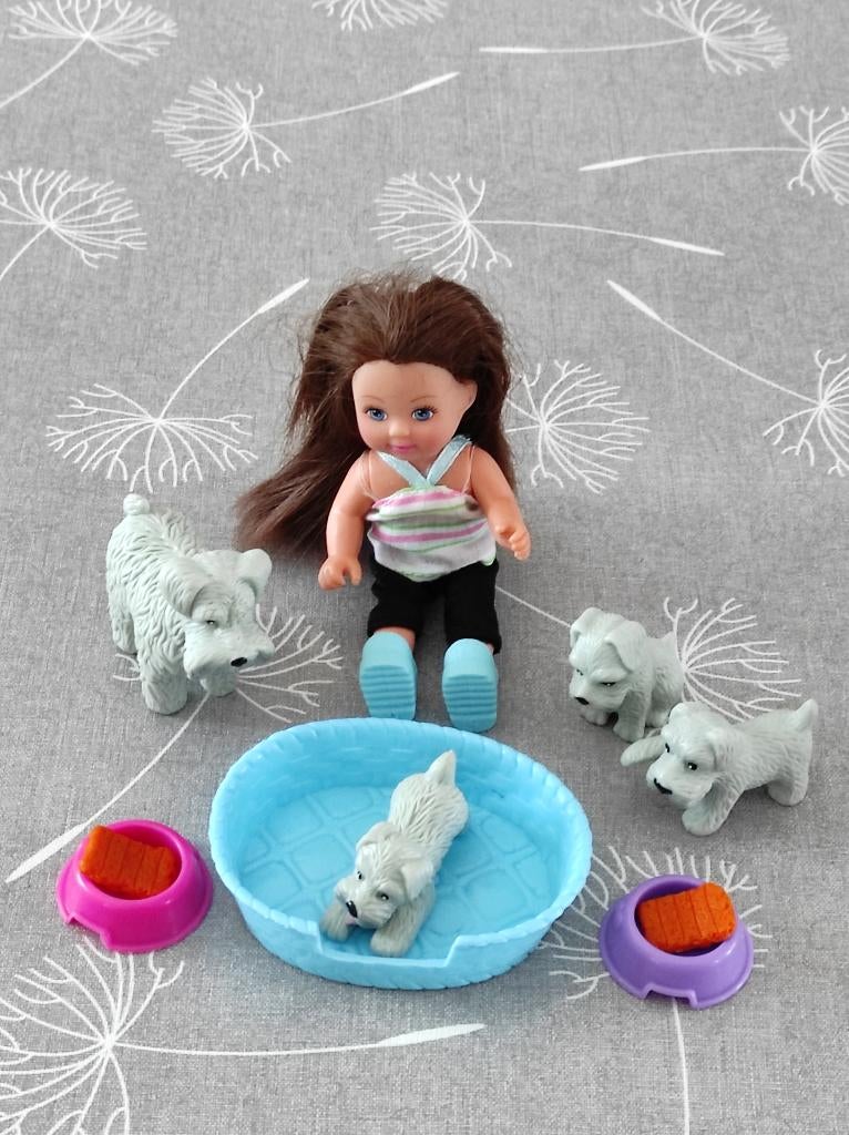 popje Evi met hondjes en mand, Ophalen of Verzenden, Zo goed als nieuw