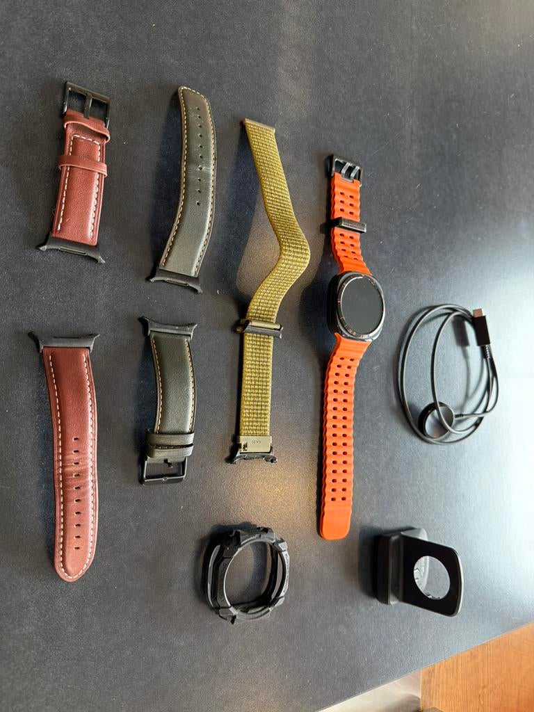 Montre connectée SAMSUNG Galaxy Watch Ultra Gris Titane, Gris, Enlèvement ou Envoi, Comme neuf, Android