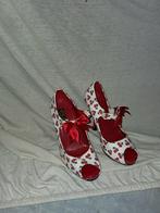 Vintage hoge hakken kersen, maat 36, Pinup Couture, Kleding | Dames, Schoenen, Wit, Pinup Couture, Ophalen of Verzenden, Zo goed als nieuw