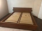 Bed ( gratis ) en elektr. bedienbare lattenbodem (prijs OTK), Ophalen, Gebruikt, Bruin, Tweepersoons