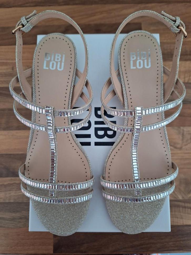 Volledig nieuwe glitter sandalen, Kleding | Dames, Schoenen, Nieuw, Sandalen of Muiltjes, Beige, Ophalen