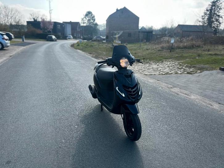 Piaggio Zip A-klasse, Fietsen en Brommers, Scooters | Piaggio, Zo goed als nieuw, Zip, Klasse A (25 km/u), Benzine, Ophalen of Verzenden