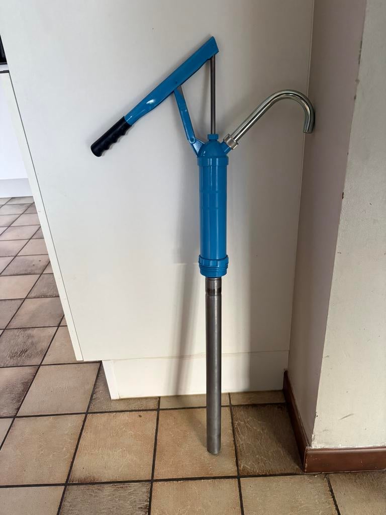 Olie handpomp, Ophalen