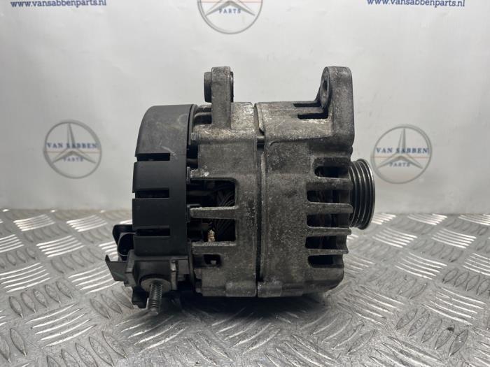 Dynamo van een Mercedes E-Klasse, Auto-onderdelen, Motor en Toebehoren, Mercedes-Benz, Gebruikt, 3 maanden garantie