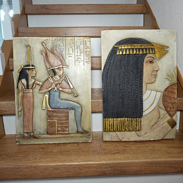 2 assiettes en relief de style égyptien 45cm, Antiquités & Art, Antiquités | Assiettes décoratives & Carrelages, Enlèvement