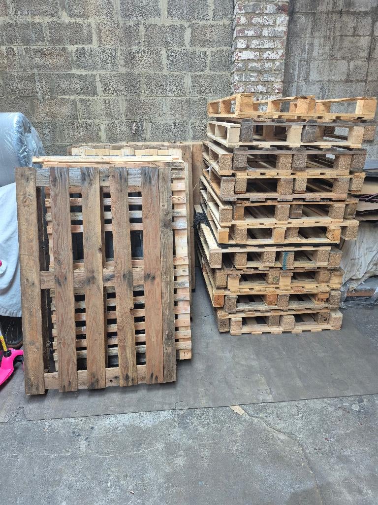 palette en bois ( prix 2 euros par palette ), Bricolage & Construction, Bois & Planches, Moins de 200 cm, Autres essences de bois