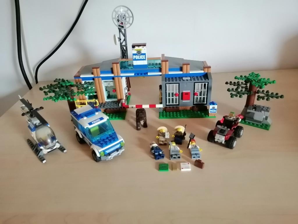 lego 4440 bospolitiebureau, Ophalen, Zo goed als nieuw, Complete set, Lego