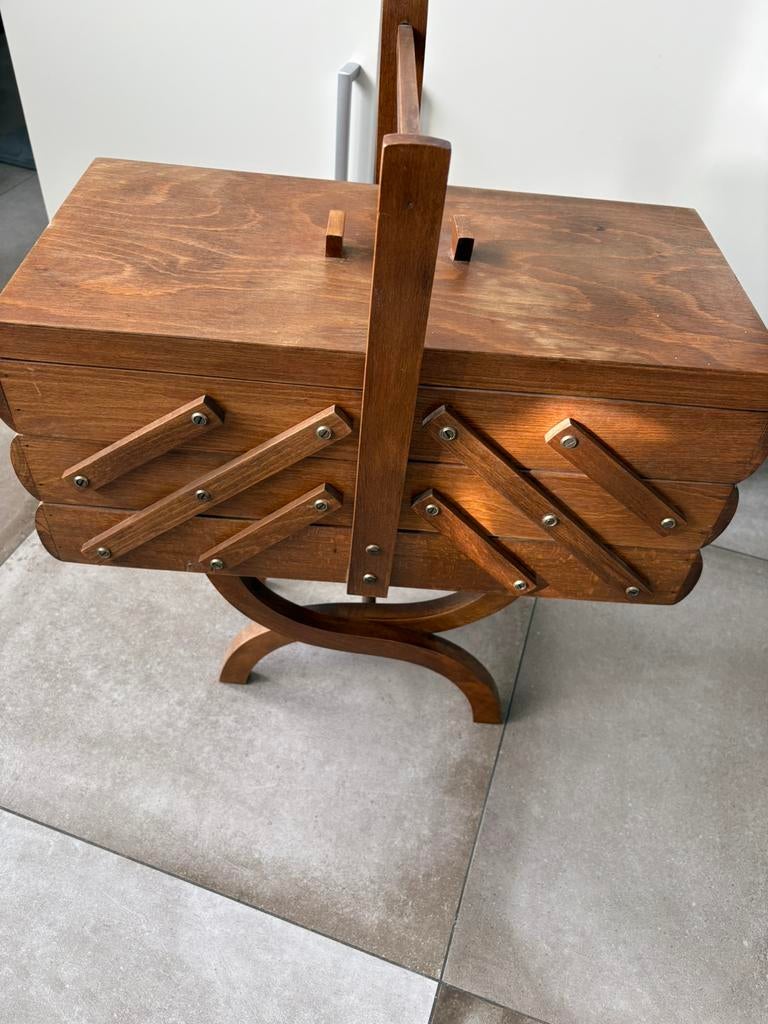 Ancienne boîte à couture et accessoires (50/26/58 cm), Enlèvement, Utilisé
