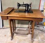 Table machine à coudre, Antiquités & Art, Antiquités | Machines à coudre, Enlèvement