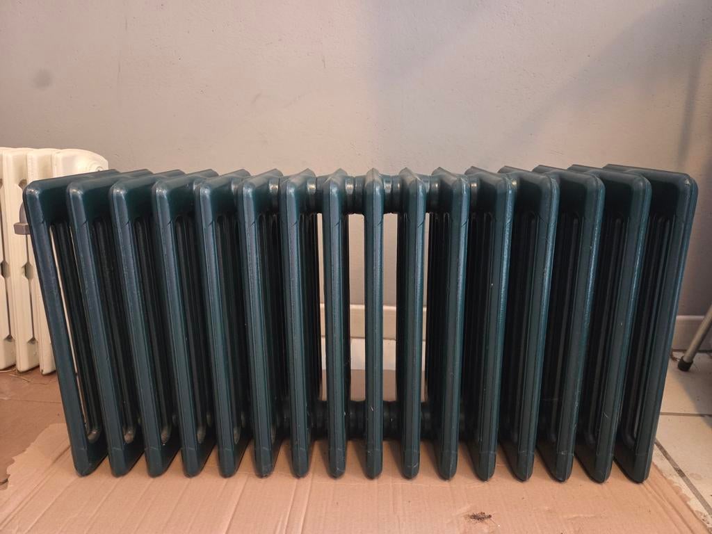 Gietijzeren groen nieuw gelakte radiator, Ophalen, Radiator