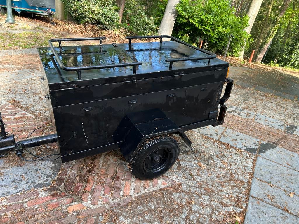 Small trailer, Ophalen, Zo goed als nieuw