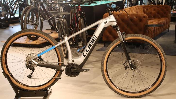 Cube Reaction Hybrid Performance 625 Silver/Blue maat medium, Vélos & Vélomoteurs, Vélos électriques, Comme neuf