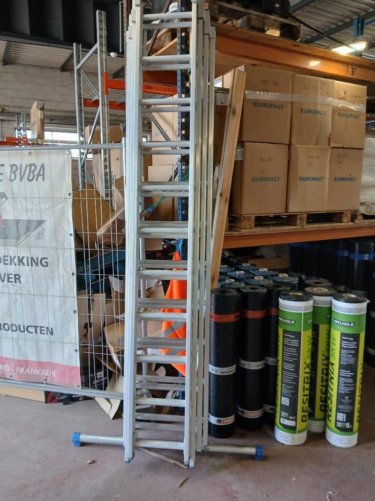 Solide 4 delige Ladder 10 meter € 650 excl. btw, Doe-het-zelf en Bouw, Ladders en Trappen, Ophalen, Zo goed als nieuw, Ladder