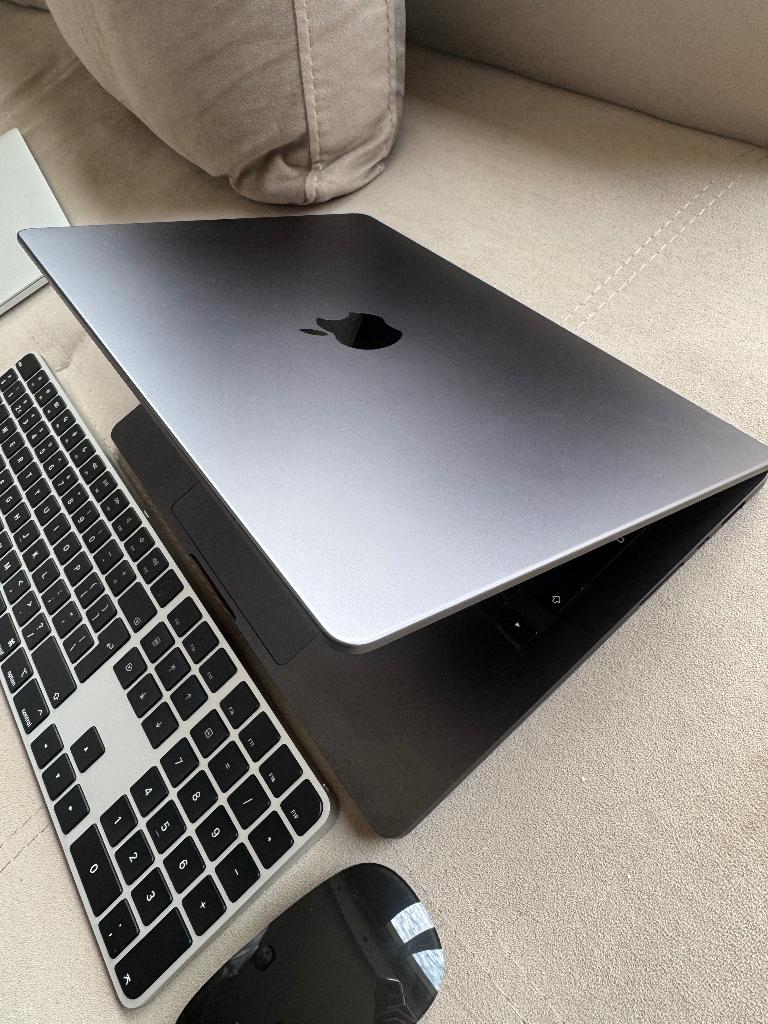 MacBook pro m4 spacezwart, Computers en Software, Apple Macbooks, MacBook, Ophalen