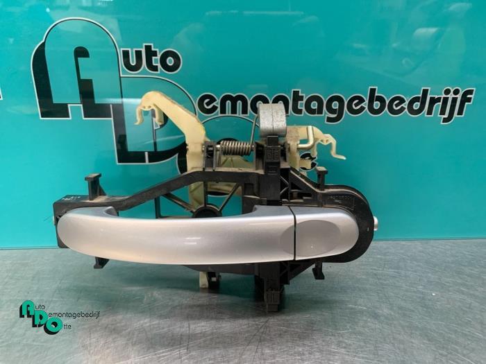 Poignée porte coulissante gauche d'un Volkswagen Caddy (Cad, Autos : Pièces & Accessoires, Carrosserie & Tôlerie, Volkswagen, Utilisé