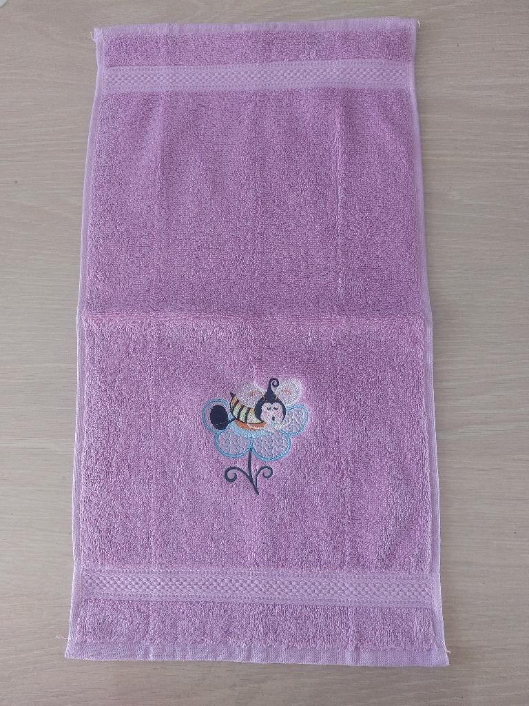 Donkerroze gastendoekje met geborduurde bij (nr. 7), Ophalen of Verzenden, Nieuw, Roze, Handdoek