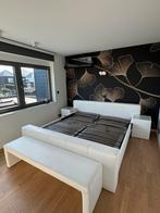 Bedframe wit lederlook, Huis en Inrichting, Slaapkamer | Bedden, Ophalen, Wit